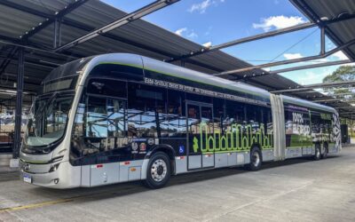 BYD e Marcopolo testam ônibus articulado 100% elétrico em Curitiba