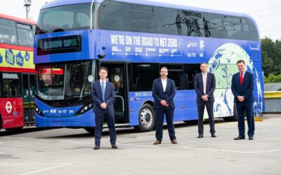 Ônibus 100% elétrico BYD ADL Enviro400EV que operará na COP26, faz turnê de Londres a Glasgow, no Reino Unido