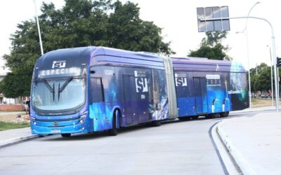 Ônibus elétrico da BYD em São José dos Campos divulga maior evento de estudos espaciais do mundo