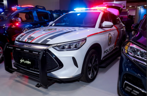 BYD mostra primeiro Song Plus DM-i pronto para o policiamento ostensivo na LAAD Defense & Security 2023, no Rio de Janeiro