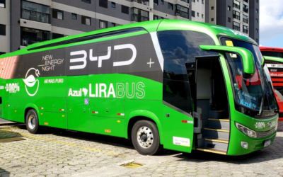 Lirabus utiliza ônibus 100% elétrico da BYD para clientes da Azul Linhas Aéreas