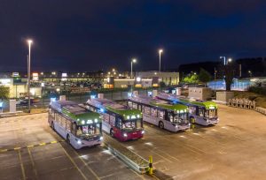 Ônibus elétricos BYD ADL da First Bus irão operar no serviço oficial de transporte para representantes da COP26