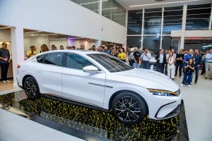 BYD inaugura concessionária do Grupo Saga em Cuiabá