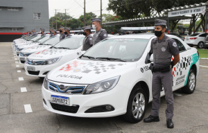 BYD Brasil entrega veículo elétrico e5 para PM de São José dos Campos