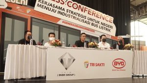 BYD e Bakrie & Brothers Group cooperam com o fabricante de carrocerias, Tri Sakti, para iniciar a industrialização de ônibus elétricos na Indonésia