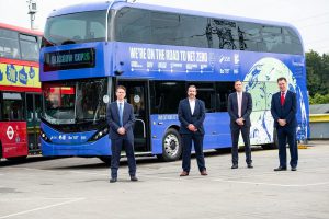 Ônibus 100% elétrico BYD ADL Enviro400EV que operará na COP26, faz turnê de Londres a Glasgow, no Reino Unido