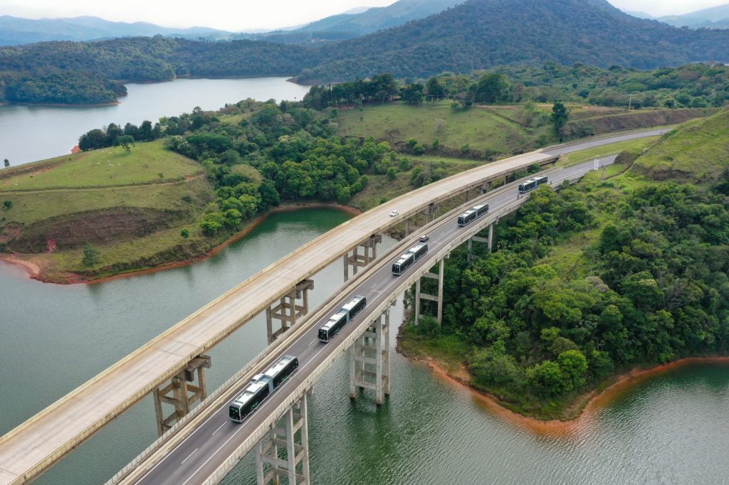 Dia da Árvore: cada ônibus elétrico da BYD evita emissão de poluentes que equivalem ao plantio de 892 árvores por ano